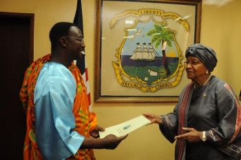 The New Ghanaian Ambassador Presents his Letters of Credence to President Sirleaf 